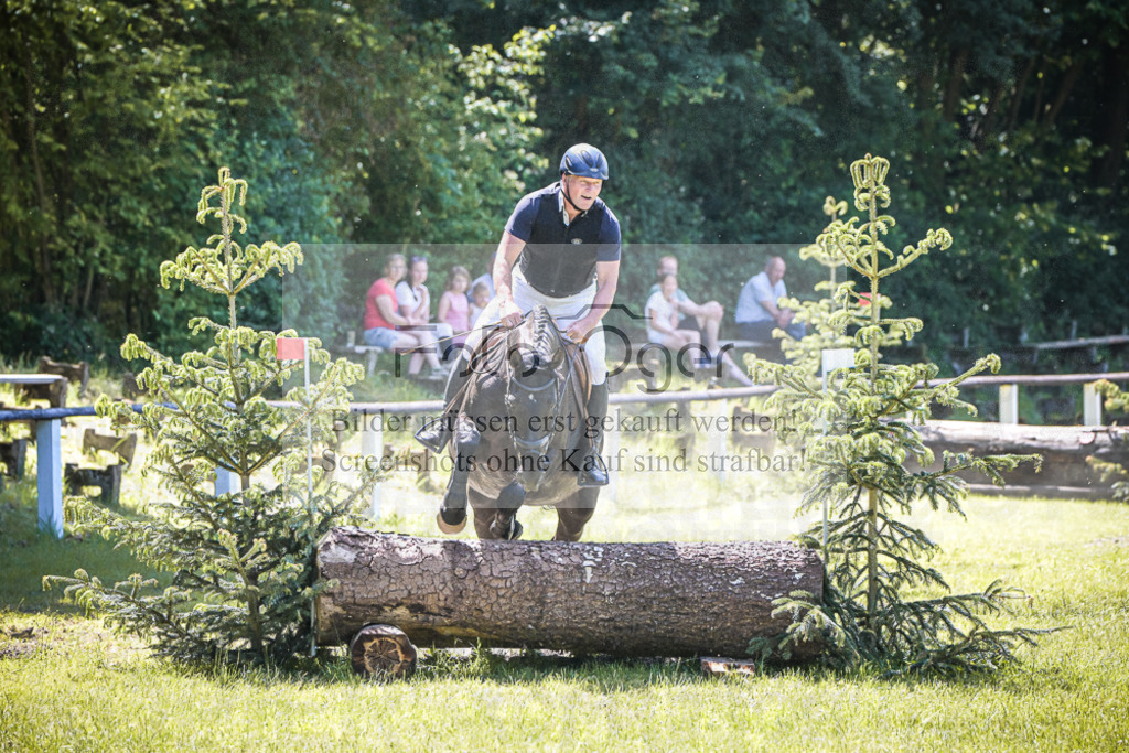 DOS_7276 | Entdecke hochwertige Reitturnierfotos von Foto Oger. Professionell, emotional und authentisch – jetzt Lieblingsmomente im Shop bestellen.Deutschlandweite Turnierfotografie. - Realisiert mit Pictrs.com