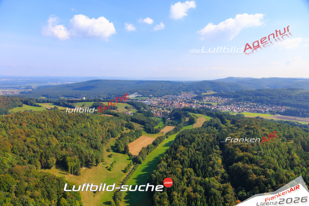 Die Luftaufnahme der Stadt Weismain wurde vom UL-Flugzeug heraus erstellt ( keine Drohne )- hohe Auflösung für beste Qualität