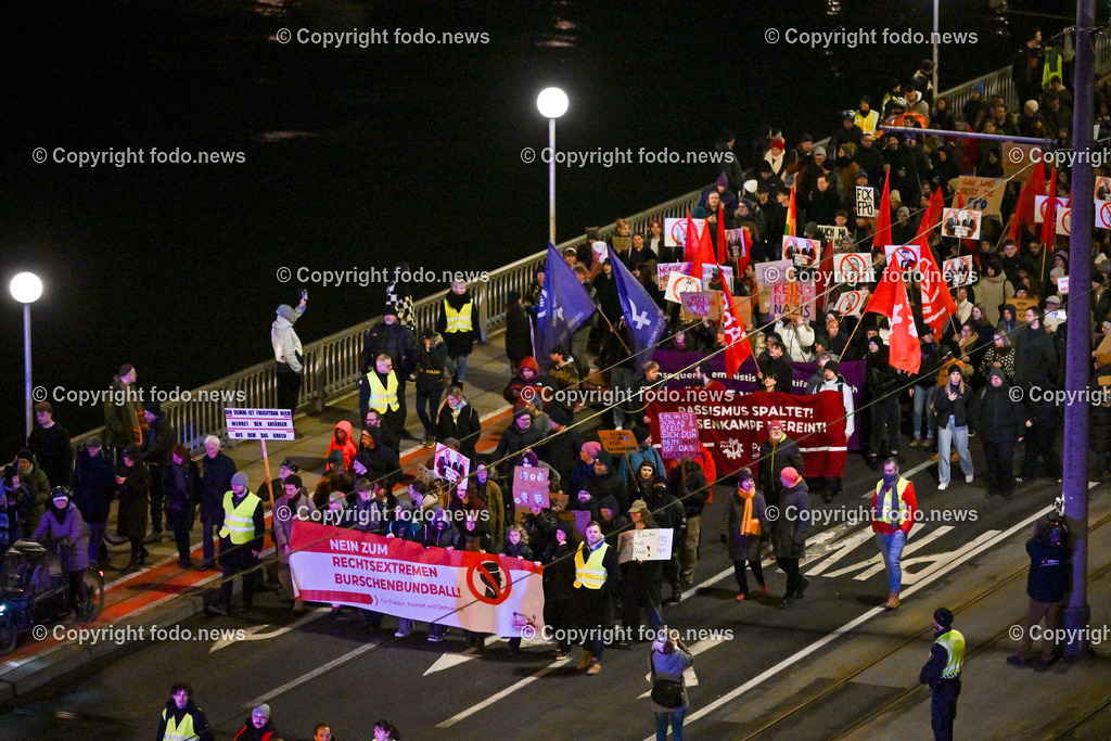 Demonstration gegen Burschenbundball in Linz_ 03.02.2024-9 | 03.02.2024, Stadt Linz, AUT, Demonstration gegen Burschenbundball in Linz, im Bild Demonstrationsteilnehmer