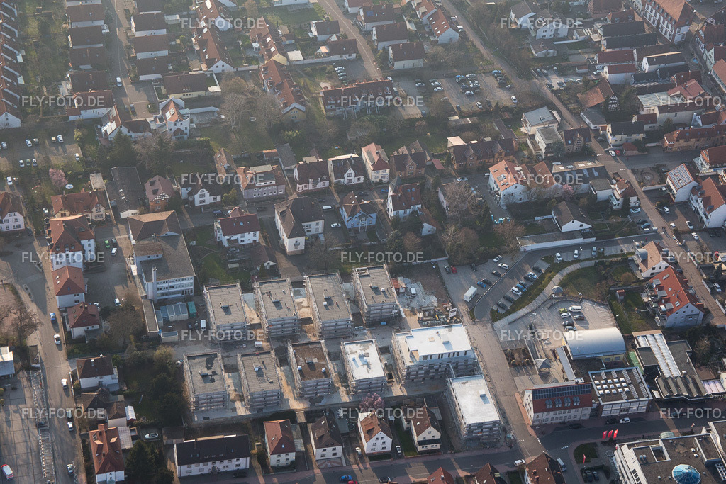 "Im Stadkern" Neubau der RiBa GmbH zw. Bismarck- und Gartenstr | Luftbild: "Im Stadkern" Neubau der RiBa GmbH zw. Bismarck- und Gartenstr in Kandel im Bundesland Rheinland-Pfalz in Deutschland. Foto: IMG_086551.jpg vom 18.03.2016 durch Werner Riehm/FLY-FOTO.de - Realisiert mit Pictrs.com