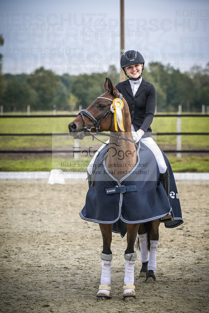 DOS_B279 | Entdecke hochwertige Reitturnierfotos von Foto Oger. Professionell, emotional und authentisch – jetzt Lieblingsmomente im Shop bestellen.Deutschlandweite Turnierfotografie. - Realisiert mit Pictrs.com