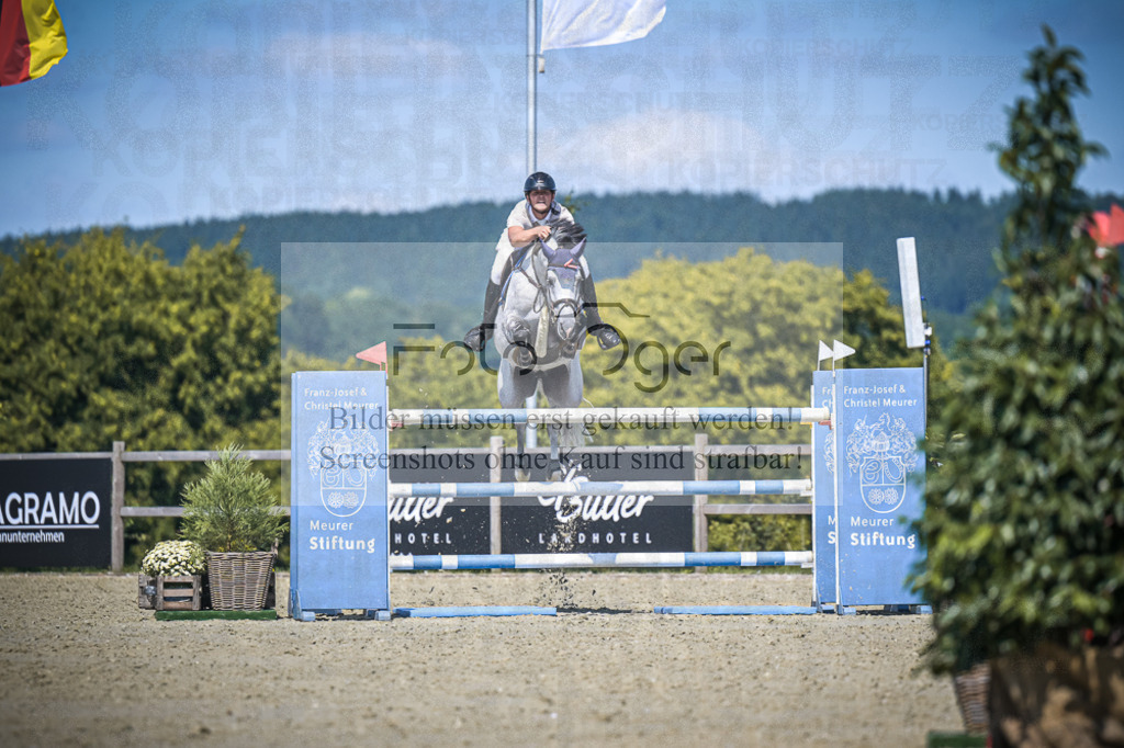 DOS_3611 | Entdecke hochwertige Reitturnierfotos von Foto Oger. Professionell, emotional und authentisch – jetzt Lieblingsmomente im Shop bestellen.Deutschlandweite Turnierfotografie. - Realisiert mit Pictrs.com