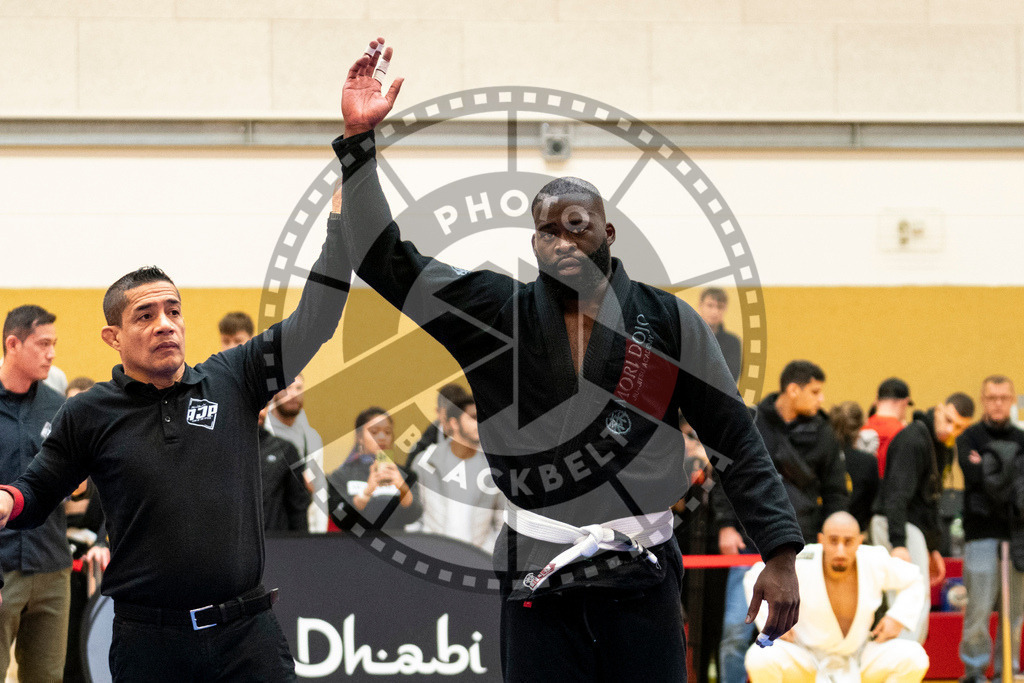 20231118PBB12020 | Fighters compete during the AJP Tour 600 Frankfurt Championship in Frankfurt/Main, Germany, on November 18, 2023.