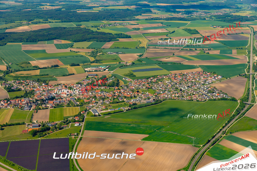 Das Luftbild zeigt :  Fünfstetten - Die Luftaufnahme wurde 2024 vom UL-Flugzeug aus erstellt ( keine Drohne ) - Hochauflösende Luftaufnahme - Für grossformatige Ausdrucke geeignet. Die Geschenkidee !Mit Lizenz und Bildrechte bestellbar