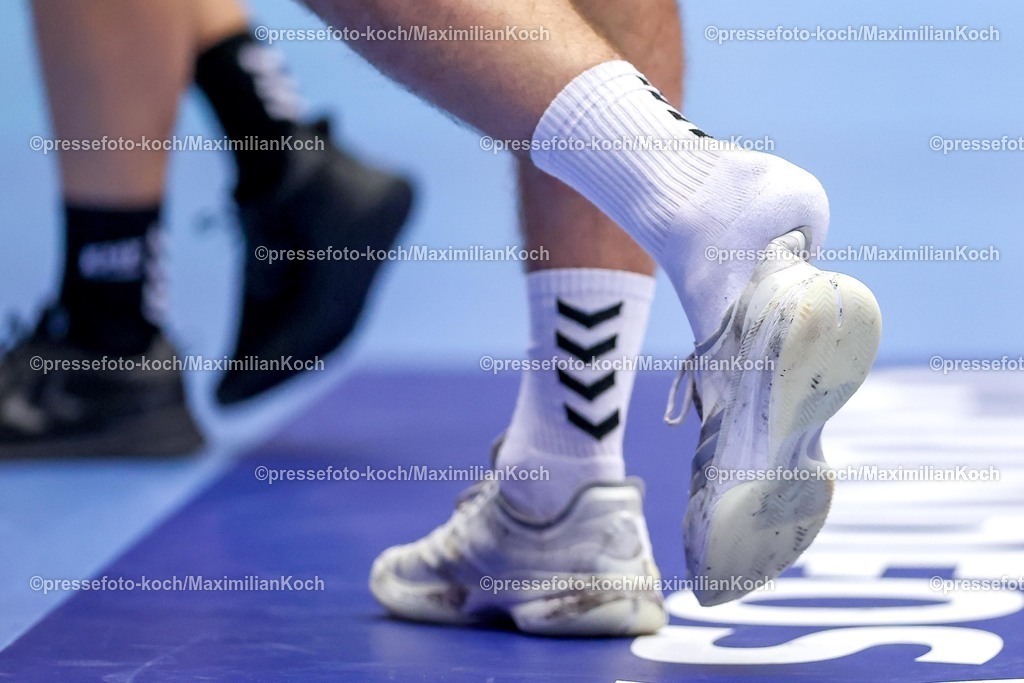EHF19012601124 | 19.01.2026, Handball, Men's EHF EURO 2026, Österreich - Serbien, Jyske Bank Boxen in Herning, Dänemark, Preliminary Round:  Stefan Dodic (Serbien #40) verliert seinen Schuh