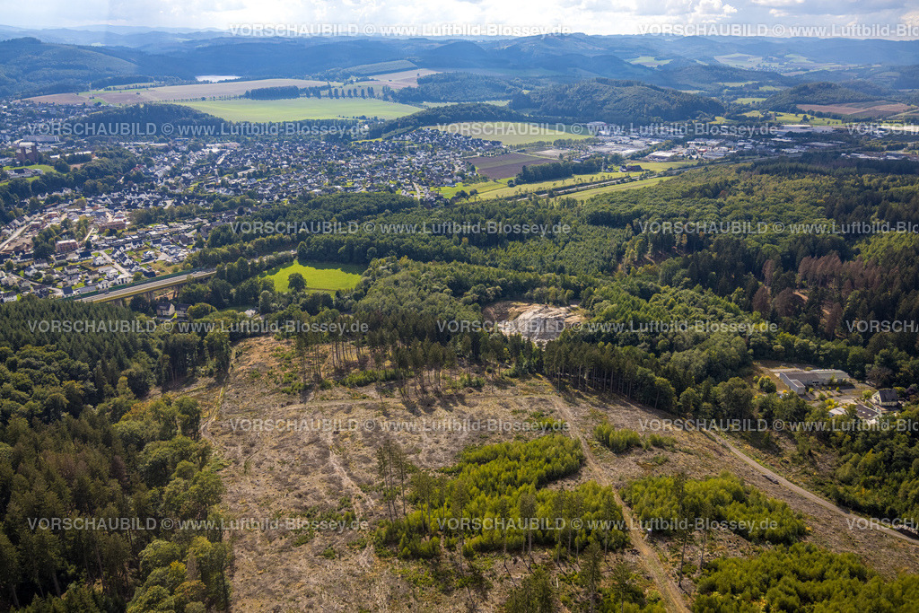 Meschede220902226 | Luftbild, Steinbruch Arbeiten, Waldschäden, Waldsterben, Arnsberger Wald, Meschede-Stadt, Meschede, Sauerland, Nordrhein-Westfalen, Deutschland