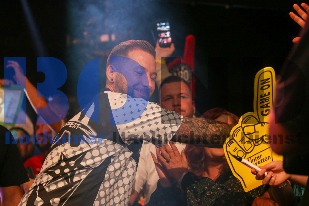  29.10.2023 - 
 | Sebastian Sendlak / Bochumer Nachrichtendienst (BOND) - PDC European Darts Championship: Halbfinale {Persons shown} - Realisiert mit Pictrs.com