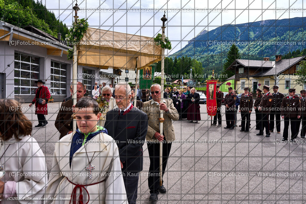 ALP7787_Fronleichnam_Lackenhof_Station Feuerwehrhaus | (C)FotoLois.com, Alois Spandl. FRONLEICHNAM in Lackenhof mit Pfarrer Norbert Burmettler, Musikkapelle, Feuerwehr, Goldhaubengruppe und vielen LackenhoferInnen, Do 30. Mai 2024.