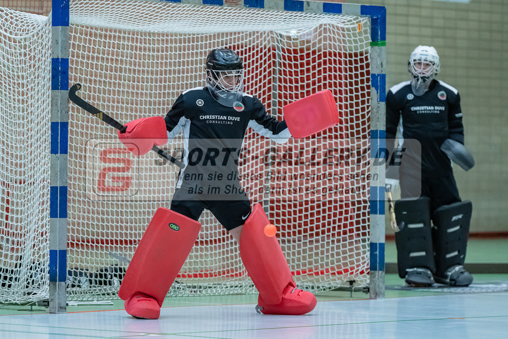 HK_20231217_107492 | 1. Bundesliga Herren Crefelder HC - Düsseldorfer HC  am 17.12.2023 Sporthalle Glockenspitz, Krefeld , Haug Adrian Henriquez Torwart ( Crefelder HTC #4 )