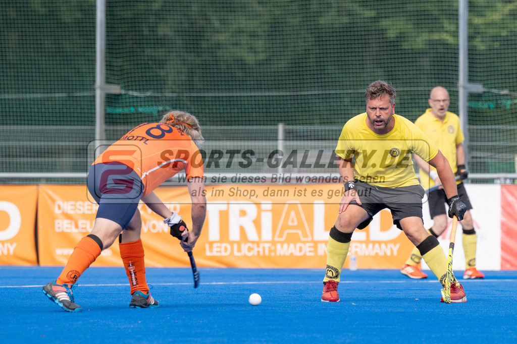 SFE_20240817_0131 | Krefeld, Deutschland, 17.08.2024:  European Cup for Recreational Hockey Players im KTHC Stadion Rot-Weiss Köln Tennis and Hockey Club am 17.08.2024 in Krefeld, Deutschland. (Foto von Stephan Fehrmann)Krefeld, Germany, 17.08.2024: European Cup for Recreational Hockey Players in KTHC Stadion Rot-Weiss Köln Tennis and Hockey Club at 17.08.2024 in Krefeld, Deutschland. (Foto from Stephan Fehrmann)