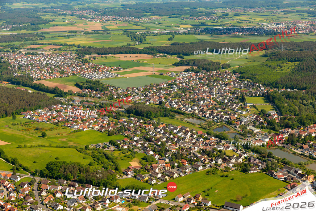 Das Luftbild zeigt :  Heroldsbach - Die Luftaufnahme wurde 2024 vom UL-Flugzeug aus erstellt ( keine Drohne ) - Hochauflösende Luftaufnahme - Für grossformatige Ausdrucke geeignet. Die Geschenkidee !Mit Lizenz und Bildrechte bestellbar