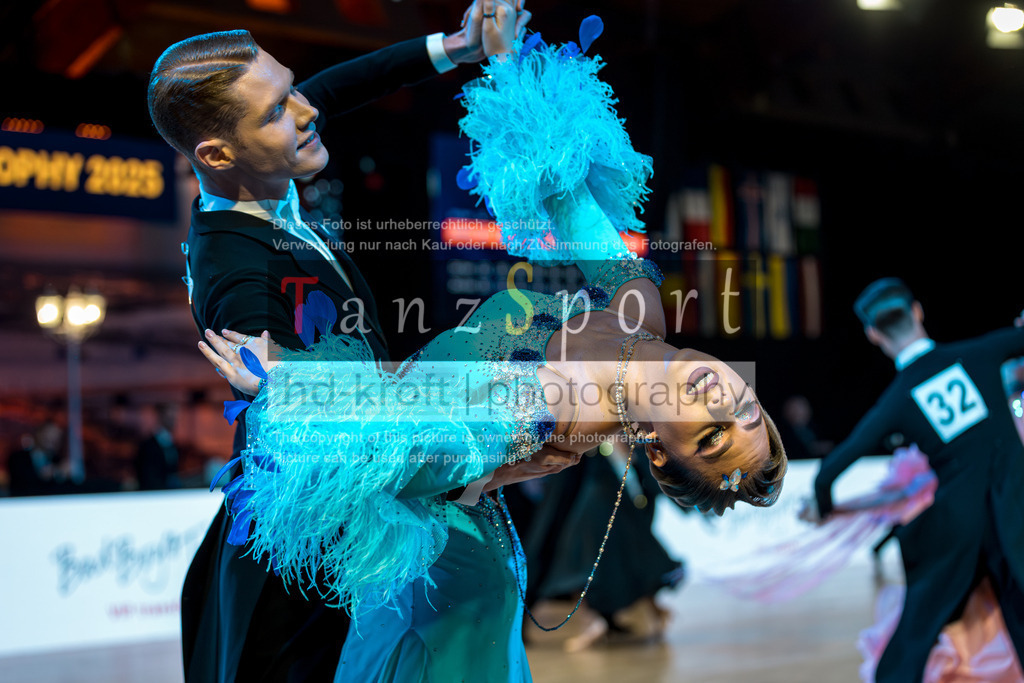 20251214_Baltic-Trophy_2700-2 | Tanzsportbilder, Standardtanz, Lateintanz, WDSF, DTV, LTVB, dancecomp, goc, hessen tanzt, blaues band der spree, walzer, tango, wiener walzer, slowfox, quickstepp, samba, rumba, cha-cha-cha, paso doble. jive, hd-kroft photography, turniertanzsport