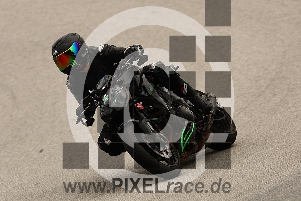 0032-20250727_06197 | Schöne Erinnerungen an spannende Momente - das festzuhalten ist unser Job. PIXELrace.de ist seit 2003 auf den Rennstrecken Europas unterwegs um die Action draußen beim Fahren und die wunderbare Stimmung imm Fahrerlager für euch einzufangen.