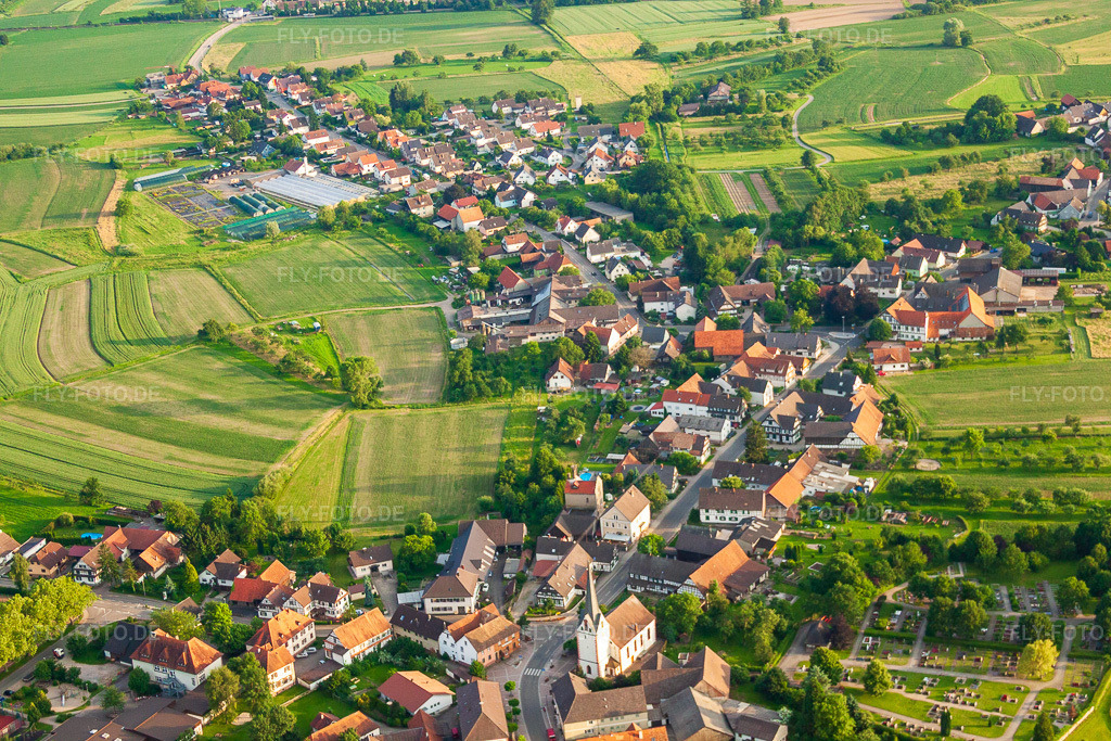 Luftbild: Ortsansicht aus Nordosten im Ortsteil Legelshurst in Willstätt im Bundesland Baden-Württemberg in Deutschland. Foto: IMG_28912.jpg vom 14.06.2010 durch Werner Riehm/FLY-FOTO.de