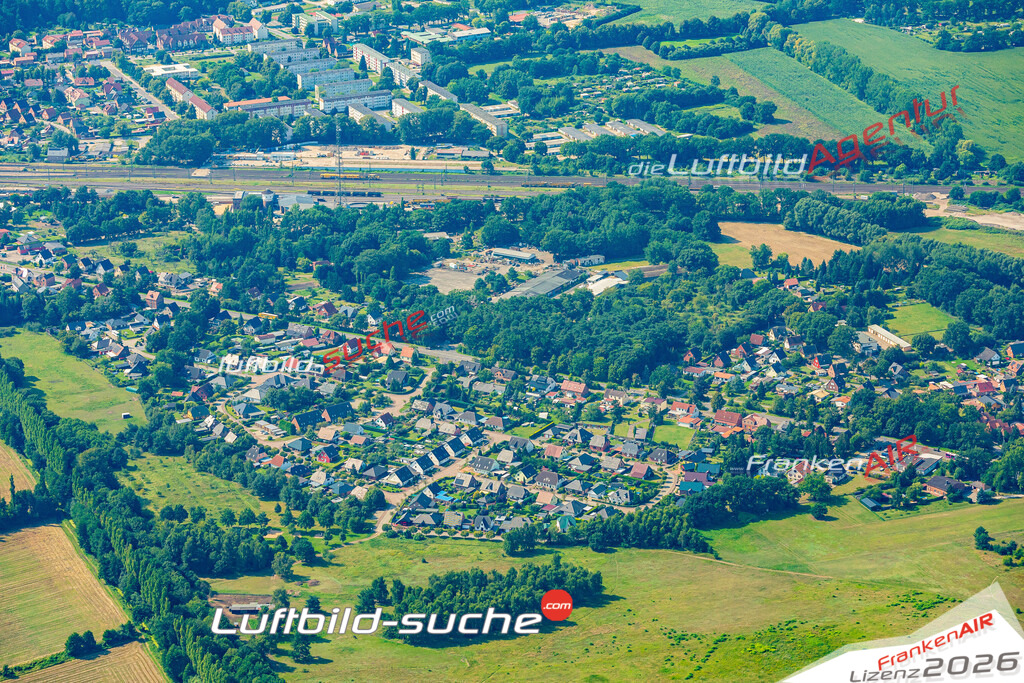 Luftbild der Stadt Ludwigslust - Das Luftbild wurde 2025 vom UL-Flugzeug heraus erstellt ( keine Drohnenaufnahme ) - Hochauflösende Luftaufnahme - für Wandbilder und großformatige Ausdrucke geeignet. Das besondere Geschenk!Hier alle&nbsp;Infos zur Lizenzierung der LuftaufnahmeWir fliegen auch dieses Jahr wieder in Ihre Region um Luftbilder zu erstellen.- Luftbild anfragen