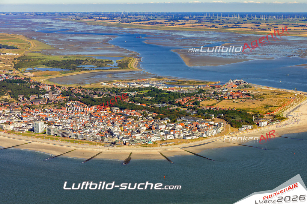 Aktuelles Luftbild von  Norderney - Die Luftaufnahme wurde 2022 mittels UL-Flugzeug erstellt ( keine Drohne ) - hochauflösende Kamera-Systeme von  Canon -Beste Qualität - Für grossformatige Ausdrucke geeignet. Die Geschenkidee !