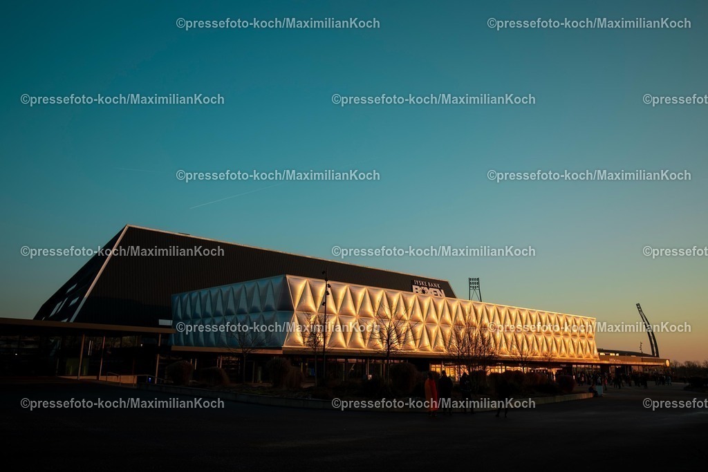 EHF19012603001 | 19.01.2026, Handball, Men's EHF EURO 2026, Deutschland - Spanien, Jyske Bank Boxen in Herning, Dänemark, Preliminary Round: Aussenansicht der Jyske Bank Boxen im Sonnenuntergang Abendlicht Abends Abendstimmung zur Blauen Stunde 