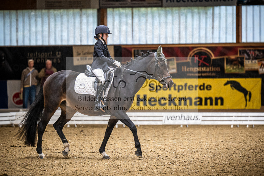 DOS_0116 | Entdecke hochwertige Reitturnierfotos von Foto Oger. Professionell, emotional und authentisch – jetzt Lieblingsmomente im Shop bestellen. - Realisiert mit Pictrs.com