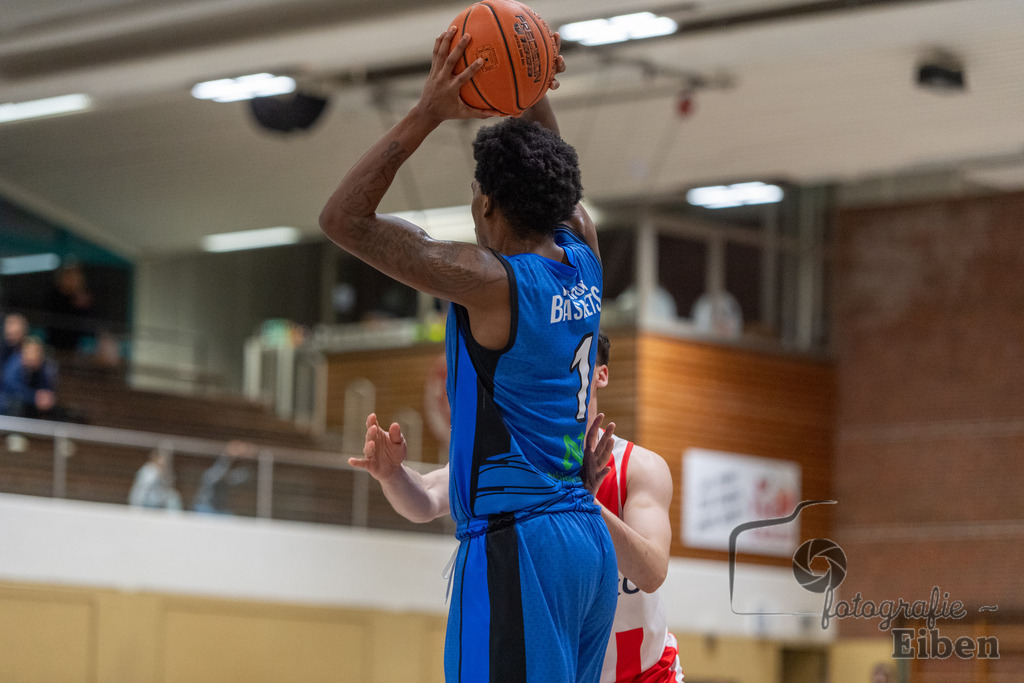 TSG Westerstede-Fortuna Logabirum | Basketball 2. Regionalliga; TSG Westerstede 2 (weiß)- Fortuna Logabirum (blau) am 12.12.2025 in Westerstede (Hössensportzentrum), Photo: Philip Eiben 2025 - Realisiert mit Pictrs.com