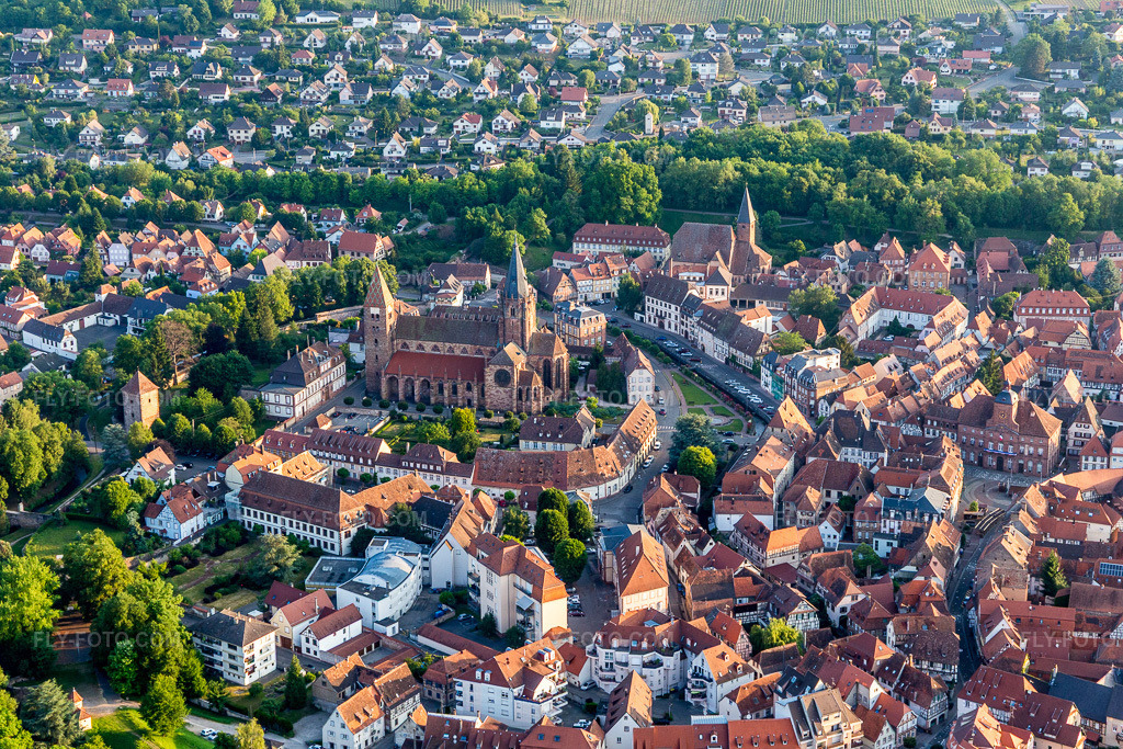 Aerial view: Cathedral of St. Peter and Paul in Wissembourg in the state Bas-Rhin, France. – Photo: IMG_100659.jpg taken on 06/02/2017 by Werner Riehm/FLY-FOTO.com – Resolution of the original: 5472 x 3648 px