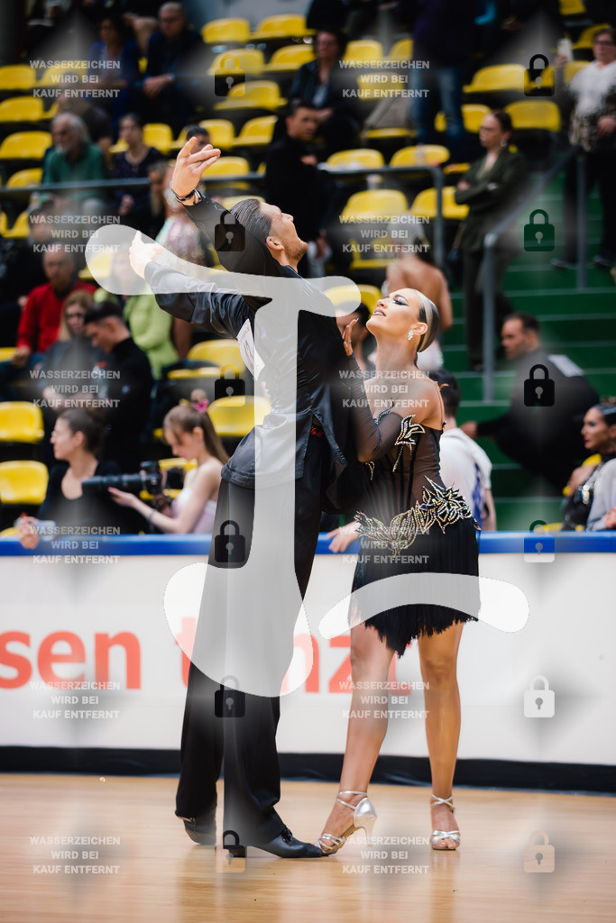 Hessen Tanzt WDSF International Open Latin 11th (43) Justin Lauer _ Rita Schumichin (TSC Saltatio Neustadt im TV 1860 Mußbach)-2025-05-18-3666 | Webshop for digital downloads and prints of dance sport, event & show photographer Julian Link - Realisiert mit Pictrs.com