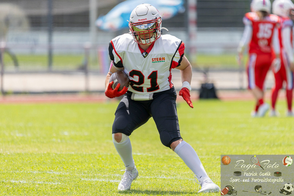 GFLW 1: German Football League Women 1: Rodgau Pioneers Ladies - Stuttgart Scorpions Sisters, 07.06.2026 | Stella Elisa Martin (Stuttgart Scorpions Sisters #21) mit dem Ball, Freisteller, Portrait / Porträt, Rodgau Pioneers Ladies - Stuttgart Scorpions Sisters, Rodgau, Maingau-Energie-Stadion "Am Weichsee", 7.6.2026 - Realisiert mit Pictrs.com