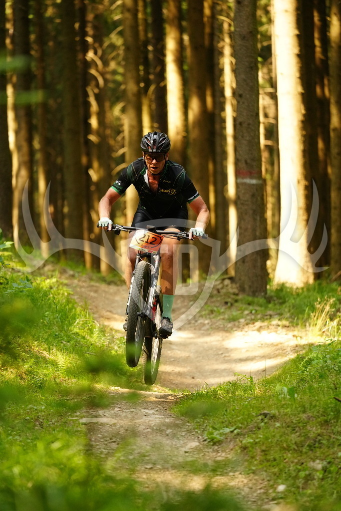 FC102850 | Fotogalerie der Treibjagd im Dunkelwald - Dein MTB Etappenrennen im Erzgebirge - Realisiert mit Pictrs.com