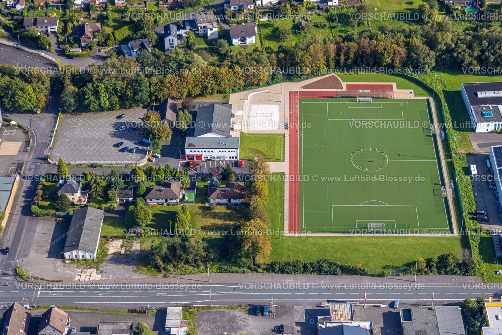 Kreuztal230911361W | Luftbild, Grüner Kunstrasen Fußballplatz der Spielvereinigung Kredenbach/Müsen e.V. und Freiwillige Feuerwehr, Kredenbach, Kreuztal, Siegerland, Nordrhein-Westfalen, Deutschland