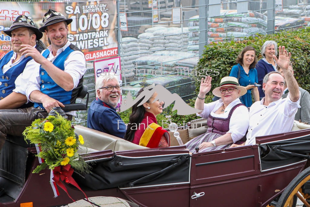 OE7A1676 | die Festeröffnung in Zwiesel mit prominentem Besuch, Ministerpräsident Markus Söder sowie Minister Hubert Aiwanger.