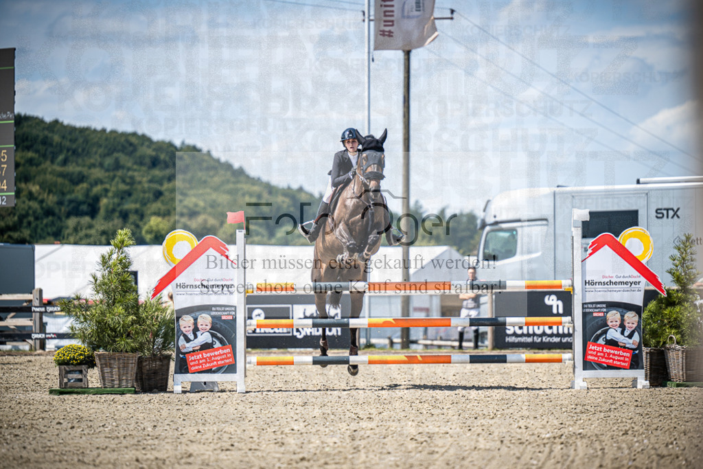 DOS_3680 | Entdecke hochwertige Reitturnierfotos von Foto Oger. Professionell, emotional und authentisch – jetzt Lieblingsmomente im Shop bestellen.Deutschlandweite Turnierfotografie. - Realisiert mit Pictrs.com