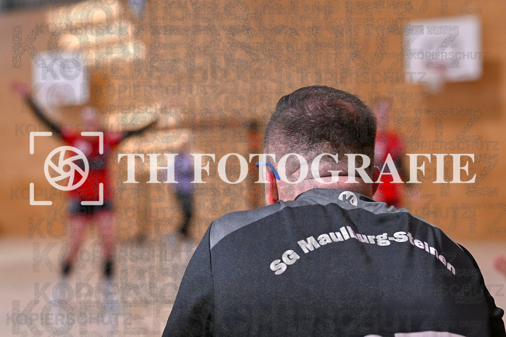 GER, SG Maulburg/Steinen - HB Kinzigtal, Handball, Suedbadenliga, 22. Spieltag, Saison 2023/2024, 27.04.2024 | Karsten Haas (SG Maulburg Steinen, Trainer) beobachtet das Geschehen.

GER, SG Maulburg/Steinen - HB Kinzigtal, Handball, Suedbadenliga, 22. Spieltag, Saison 2023/2024, 27.04.2024

Foto: TH Fotografie/Thomas Hess