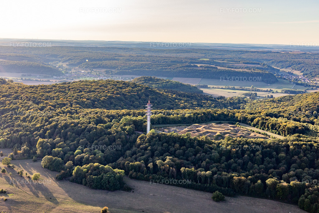 Aerial view: View of the town in Mont-lès-Neufchâteau in the state Vosges, France.Photo: IMG_118291.jpg taken on 09/15/2019 by Werner Riehm/FLY-FOTO.comResolution of the original: 4842 x 3228 px