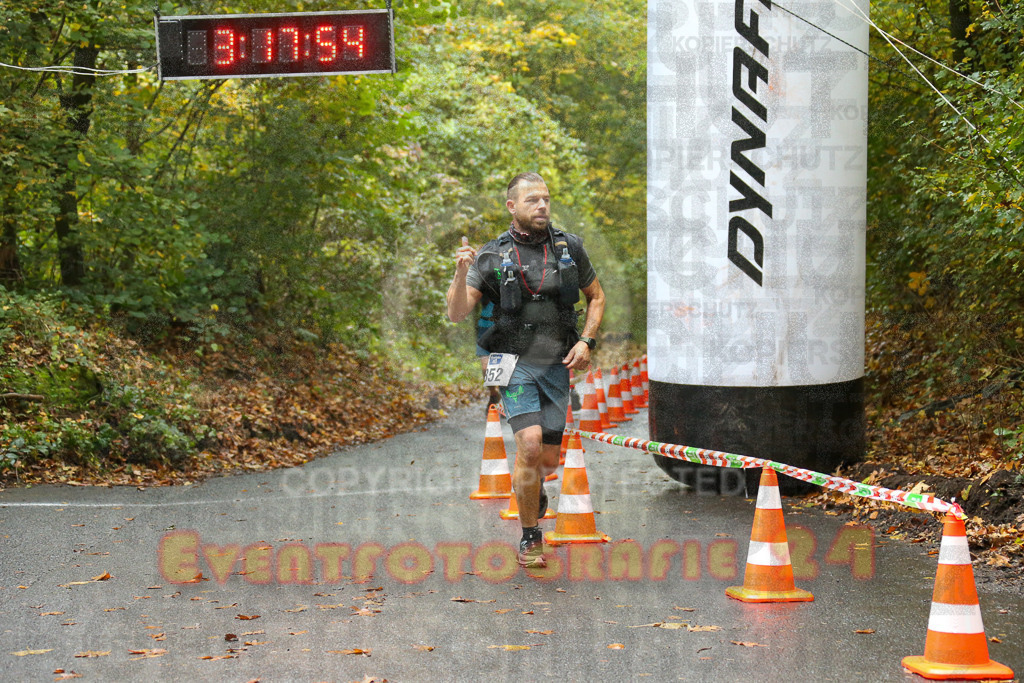 241027_1017_EX1_3752 | Sportfotografie im Rhein-Sieg Kreis, Köln, Bonn, NRW, Rheinland Pfalz, Hessen, etc. Unser Tätigkeitsfeld umfasst den Laufsport vom Volkslauf über den Marathon, Duathlon, Triathon bis zum Ultralauf wie Kölnpfad Ultra oder Schindertrail.
