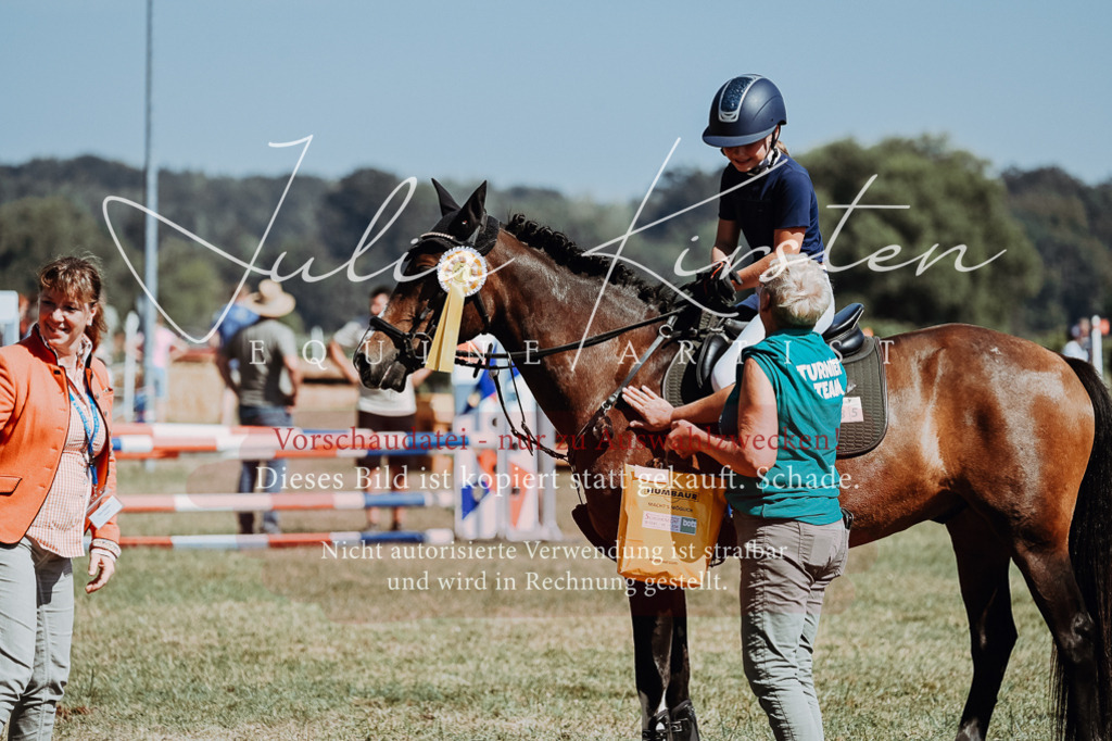 DSC_0077 | Pferde- und Turnierfotografie in Westsachsen. Pferdeportraits, Auftragszeichnungen und intuitive Kunst.