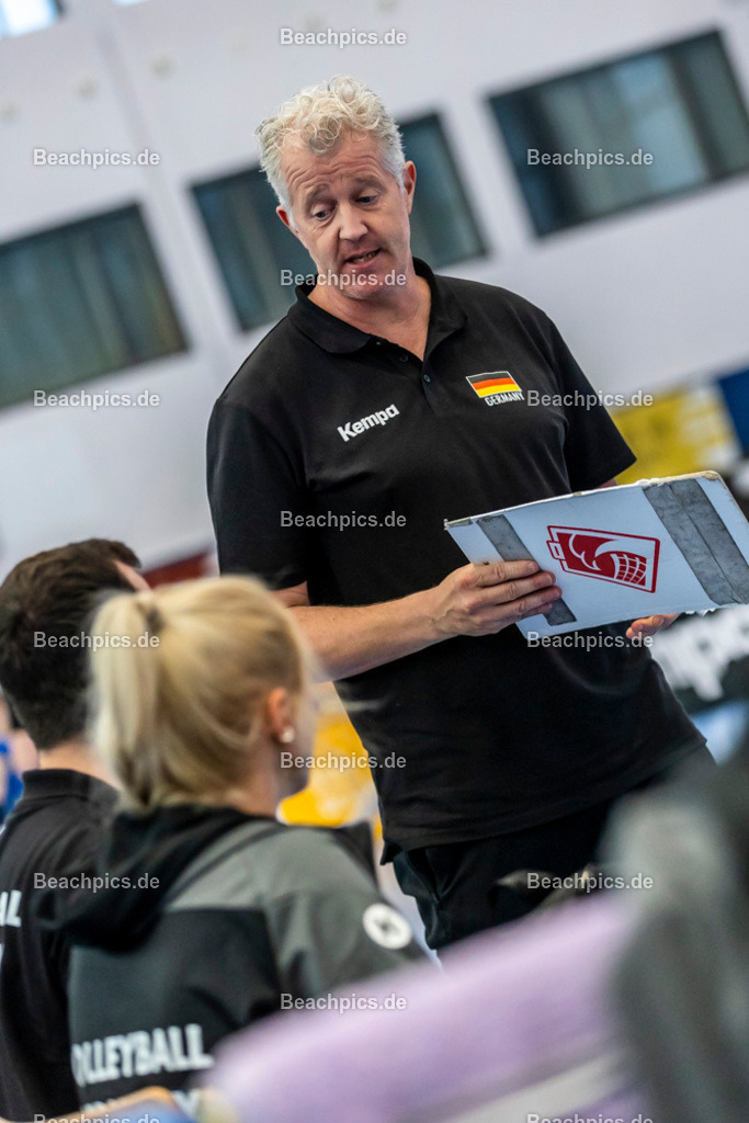 2023-00070942-Freundschaftsspiel-Deutschland-Ukraine | Vital HEYNEN (Bundestrainer) GER 20.05.2023; Berlin Foto: Gerold Rebsch - www.beachpics.de
