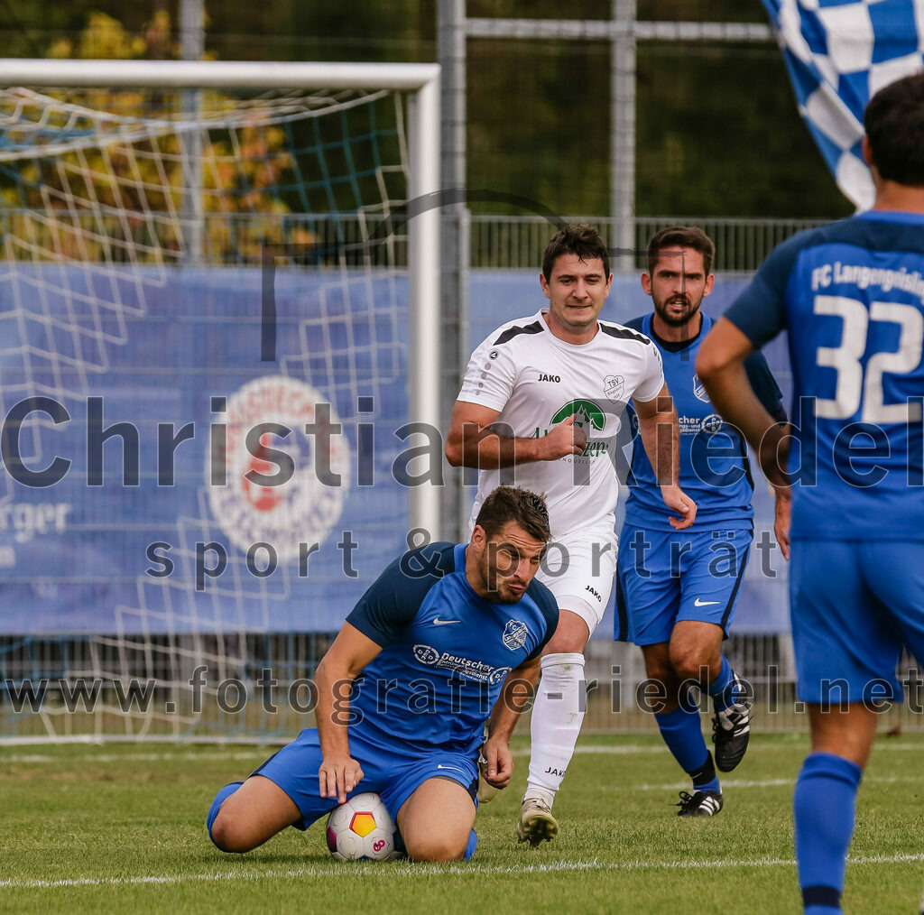 2023-10-14_065_FC_Langengeisling_gegen_TSV_Siegsdorf | Erding, Deutschland, 14.10.2023:
Fußball, Bezirksliga Oberbayern Ost 2023 / 2024, 13. Spieltag, FC Langengeisling gegen TSV Siegsdorf, Endergebnis: 3:0

Andreas Buchberger (FC Langengeisling, #5), Paul Wittmann (TSV Siegsdorf, #14)

Foto: Christian Riedel / fotografie-riedel.net