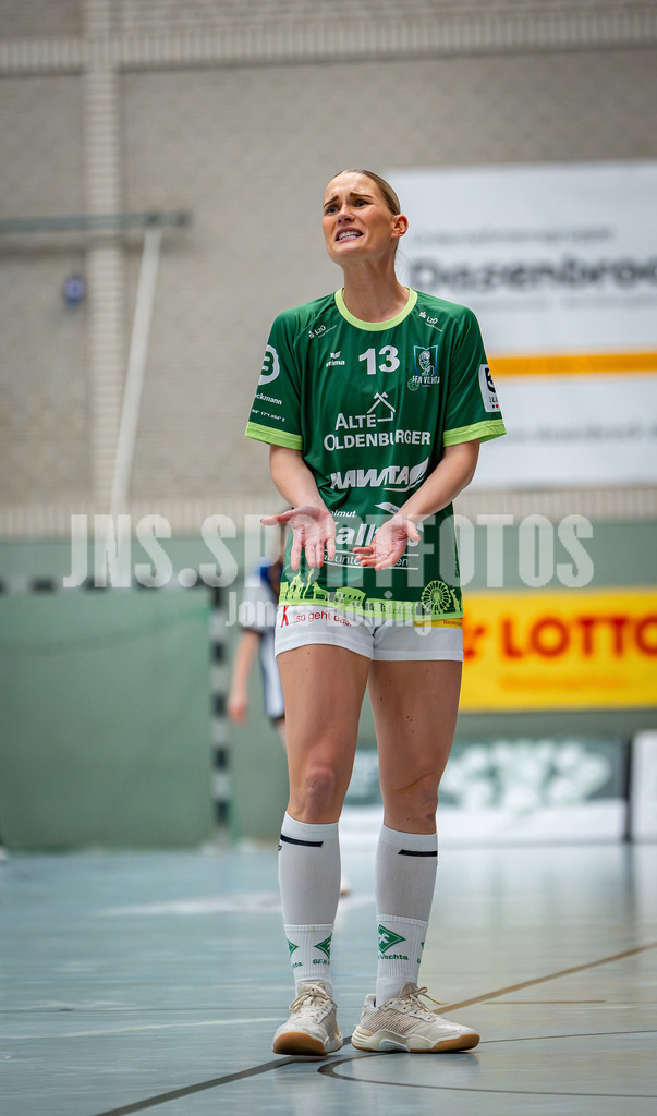 Handball I Frauen I Saison 2025-2026 I 3. Liga Staffel Nord I 10. Spieltag I SC SFN Vechta - HSG Blomberg-Lippe II I 0207 | Frust bei Nele Wessels (13, SC SFN Vechta) - Realisiert mit Pictrs.com