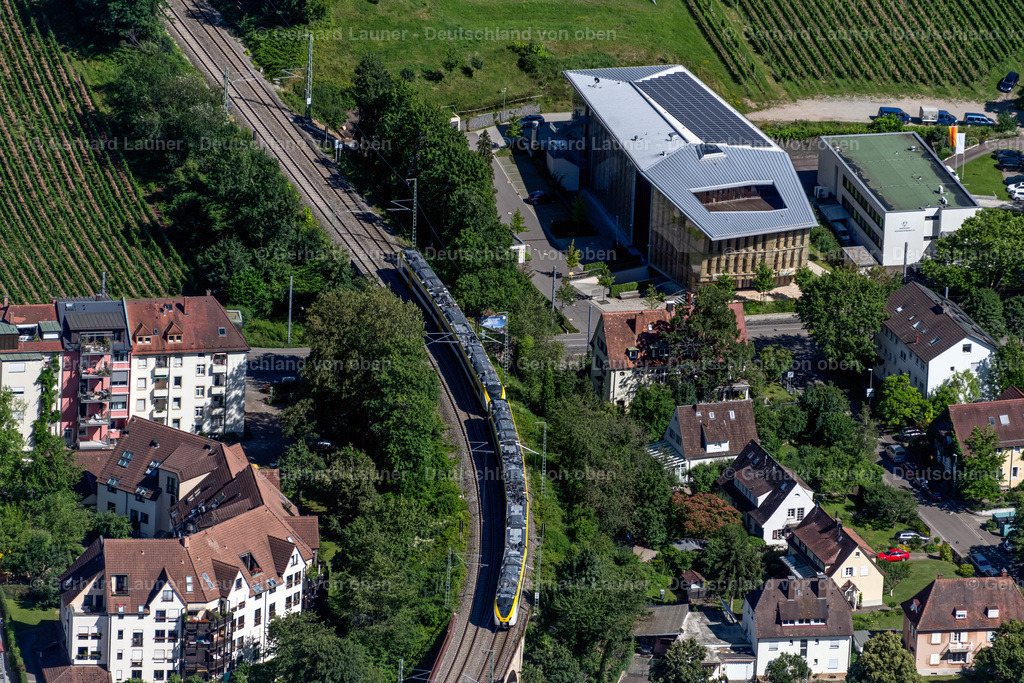 4033586 | FREIBURG IM BREISGAU 30.06.2020 Verwaltungsgebäude der Organisation " Badischer Landwirtschaftlicher Hauptverband e.V. " an der Merzhauser Straße im Ortsteil Wiehre in Freiburg im Breisgau im Bundesland Baden-Württemberg, Deutschland. Weiterführende Informationen bei: Badischer Landwirtschaftlicher Hauptverband e.V. (BLHV). // Administration building of the organization " Badischer Landwirtschaftliche Hauptverband e.V. " on Merzhauser Strasse in the district Wiehre in Freiburg im Breisgau in the state Baden-Wurttemberg, Germany. Further information at: Badischer Landwirtschaftlicher Hauptverband e.V. (BLHV). Foto: Gerhard Launer