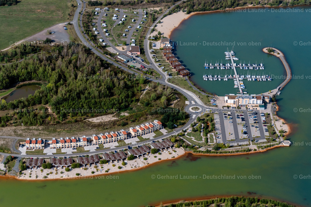 4038954 | BRAUNSBEDRA 08.09.2021 Rekultivierung der ehemaligen Tagebau - Fläche an den Uferbereichen des Sees " Geiseltalsee " in Braunsbedra im Bundesland Sachsen-Anhalt, Deutschland. // Open pit re cultivation on the shores of the lake " Geiseltalsee " in Braunsbedra in the state Saxony-Anhalt, Germany. Foto: Gerhard Launer