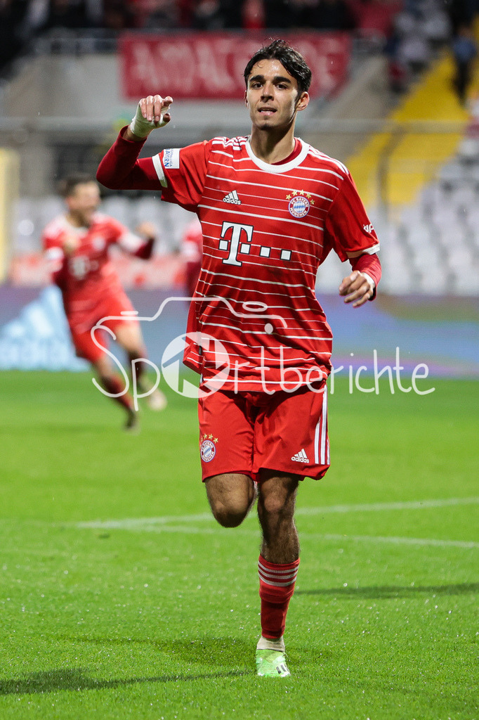FC Bayern Amateure - 1. FC Nuernberg II | Lucas Copado Schrobenhauser (FCB #9) jubelt nach seinem Treffer zum 1-1