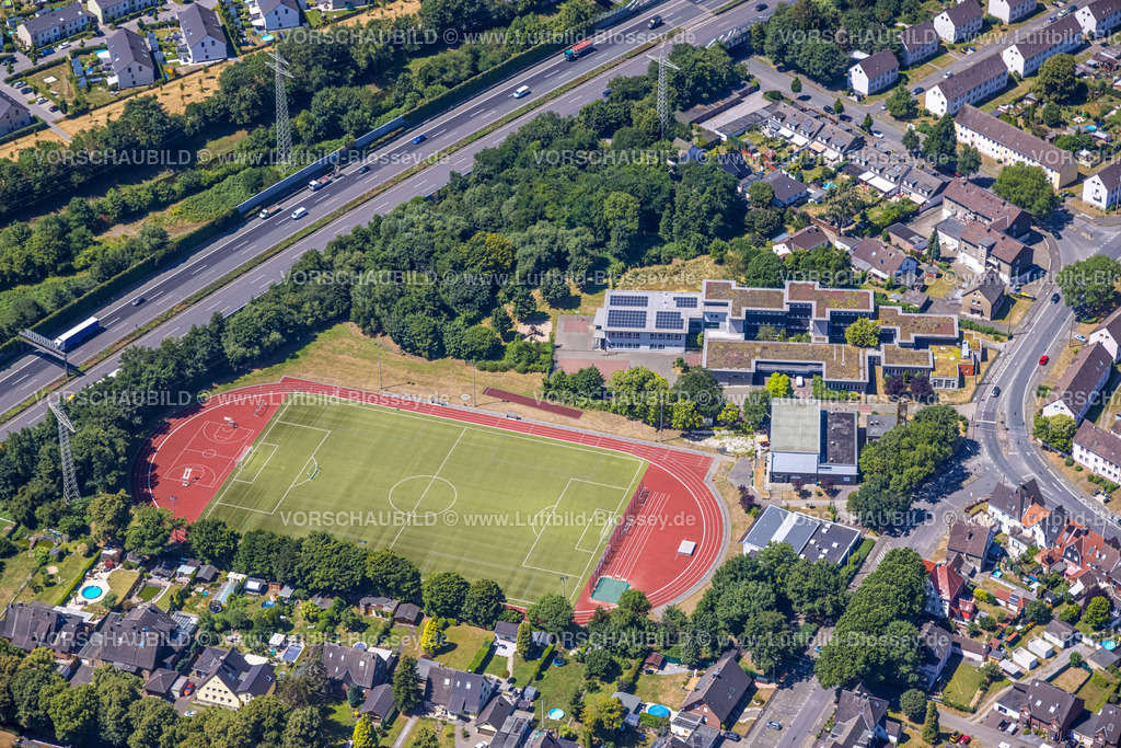 Castrop-Rauxel220706121 | Luftbild, Sportplatz an der Uferstraße, Martin-Luther-King Förderschule, Ickern, Castrop-Rauxel, Ruhrgebiet, Nordrhein-Westfalen, Deutschland