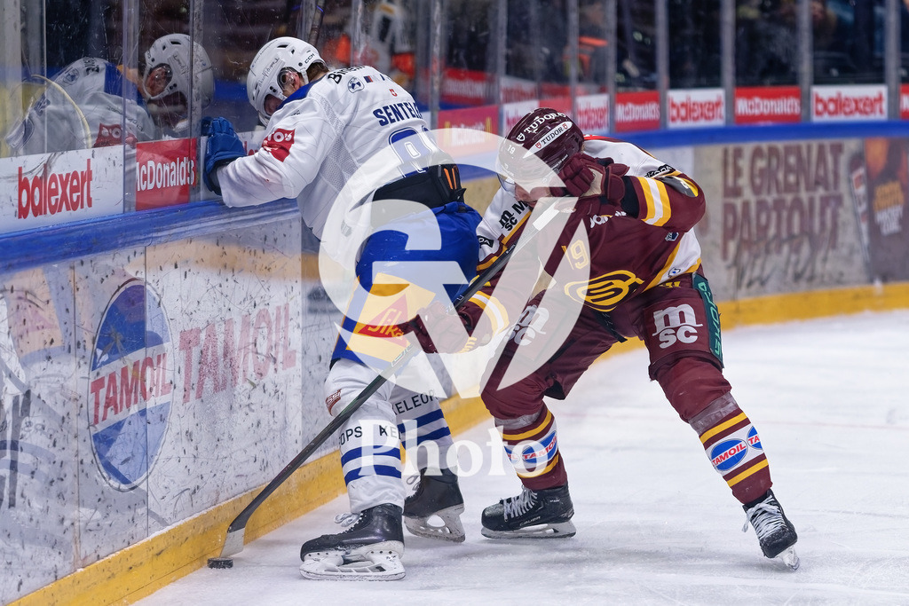 National League - Geneve-Servette HC v EV Zug | Josh Jooris (19 Geneve-Servette HC) battle for the puck (duel) Sven Senteler (88 EV Zug)  during the National League match between Geneve-Servette HC and EV Zug at Les Vernets in Geneva, Switzerland