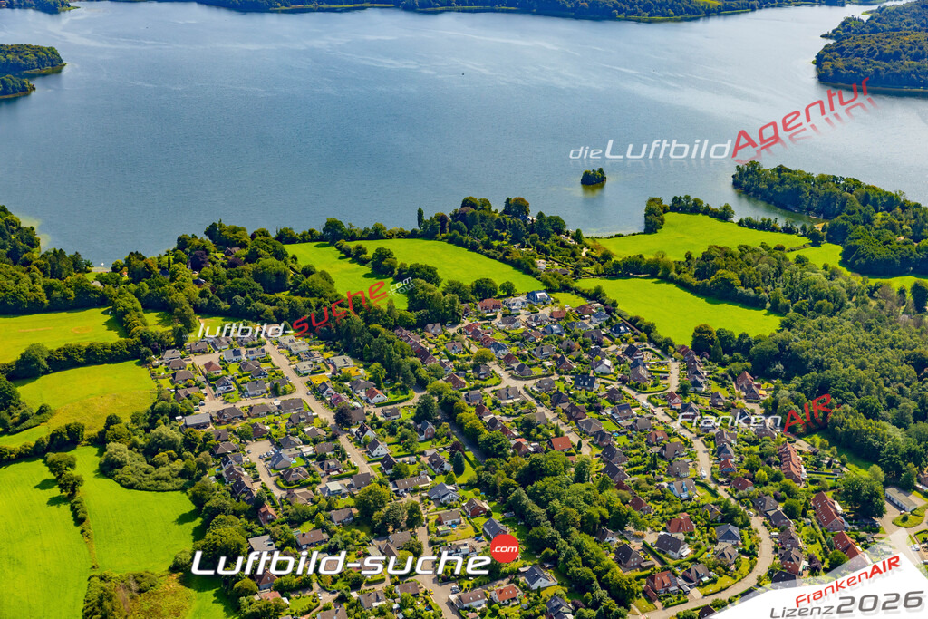 Neue Luftbildaufnahme der Stadt Malente - Das Luftbild wurde 2025 vom UL-Flugzeug heraus erstellt ( keine Drohnenaufnahme ) - Hochauflösende Luftaufnahme - für Wandbilder und großformatige Ausdrucke geeignet. Das besondere Geschenk!Hier alle&nbsp;Infos zur Lizenzierung der LuftaufnahmeWir fliegen auch dieses Jahr wieder in Ihre Region um Luftbilder zu erstellen.- Luftbild anfragen