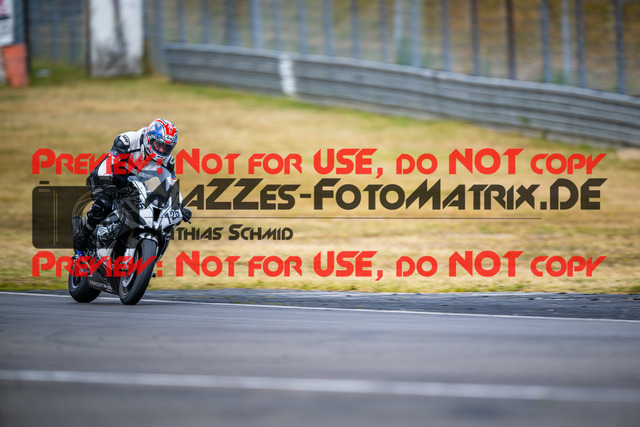 MaZZes_FotoMatrix_230719_1581 | WEISS