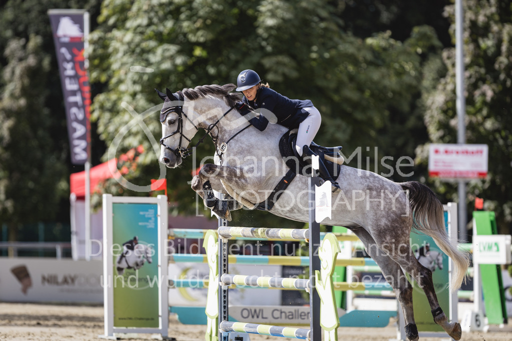 230826_Delbrueck_Youngster-M-529 | Deine schönsten Turniermomente als professionelle Fotos! Entdecke hochwertige Pferdesport-Fotografie im Online-Shop. Jetzt Fotos finden & bestellen!