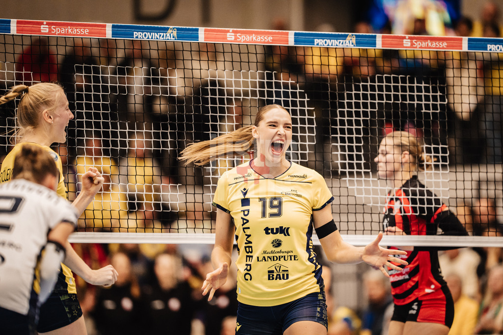 Volleyball | Frauen | Saison 2025/2026 | Volleyball Bundesliga | SSC Palmberg Schwerin vs. ETV Hamburger Volksbank Volleys | 18.10.2025 | Anna Artyshuk (#19, SSC Palmberg Schwerin) jubelt