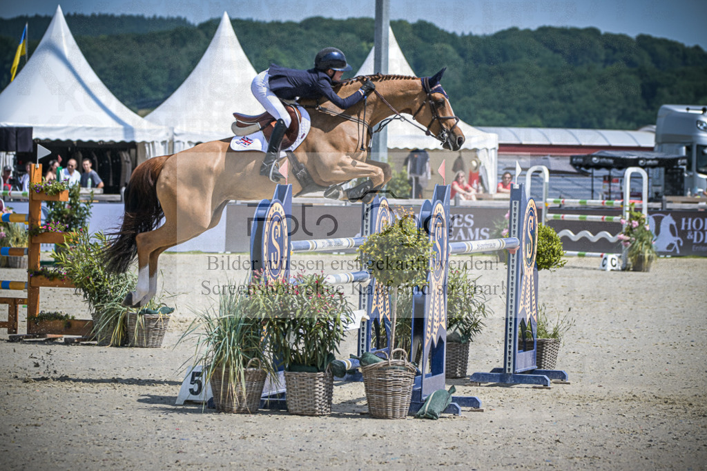 DOS_1783 | Entdecke hochwertige Reitturnierfotos von Foto Oger. Professionell, emotional und authentisch – jetzt Lieblingsmomente im Shop bestellen.Deutschlandweite Turnierfotografie. - Realisiert mit Pictrs.com