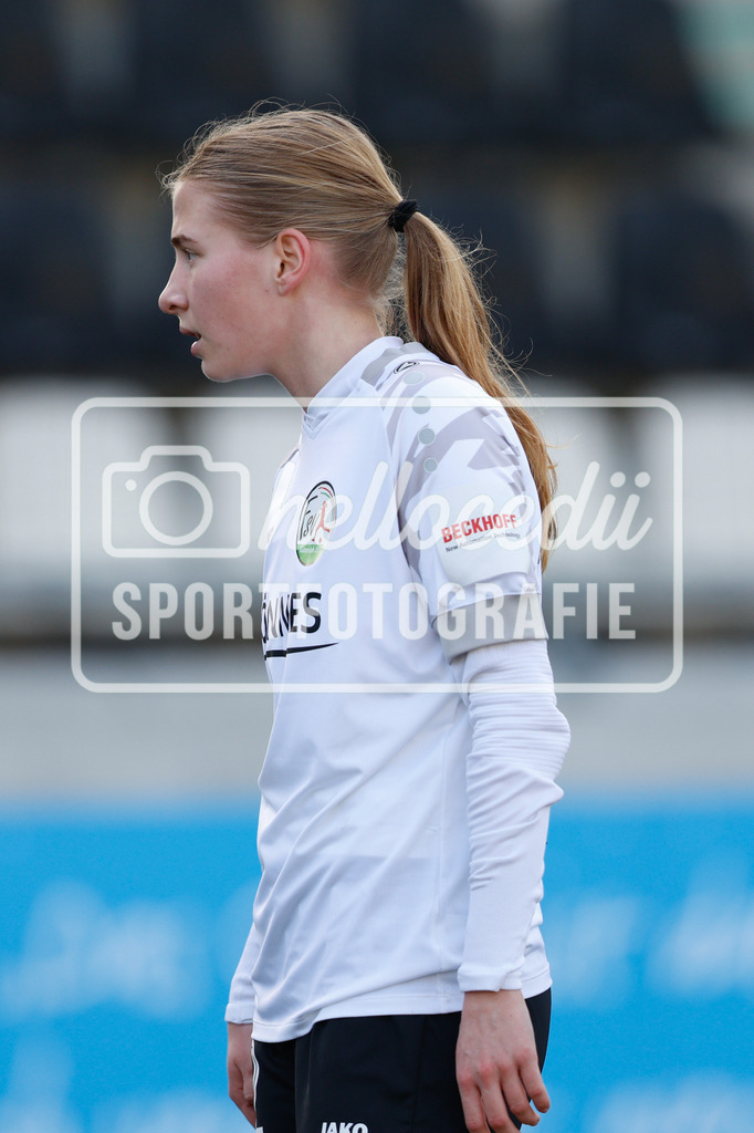 Fußball I Frauen I Saison 2025-2026 I Testspiel I FSV Gütersloh - SpVg Aurich-30 | Anna Stockmann (22, FSV Gütersloh) - Realisiert mit Pictrs.com
