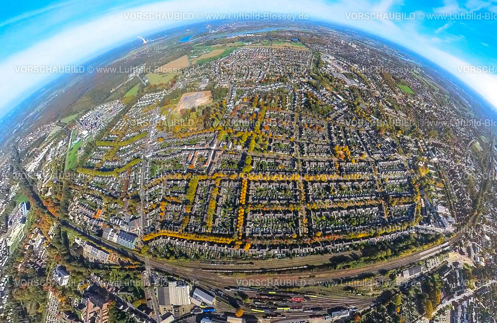 Moers20221006_1Meerbeck | Luftbild, Arbeitersiedlung Meerbeck-Hochstraß, zwischen Ruhrstraße und Fuldastraße, Baumallee und Bäume in Herbstfarben, Fisheye Aufnahme, Fischaugen Aufnahme, 360 Grad Aufnahme, Moers-Hochstraß, Moers, Fisheyeaufnahme, Ruhrgebiet, Nordrhein-Westfalen, Deutschland