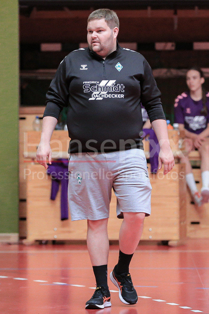 Handball, 2. Bundesliga Frauen, Training SV Werder Bremen | v.li.: Timm Dietrich (Trainer, Cheftrainer, SV Werder Bremen)